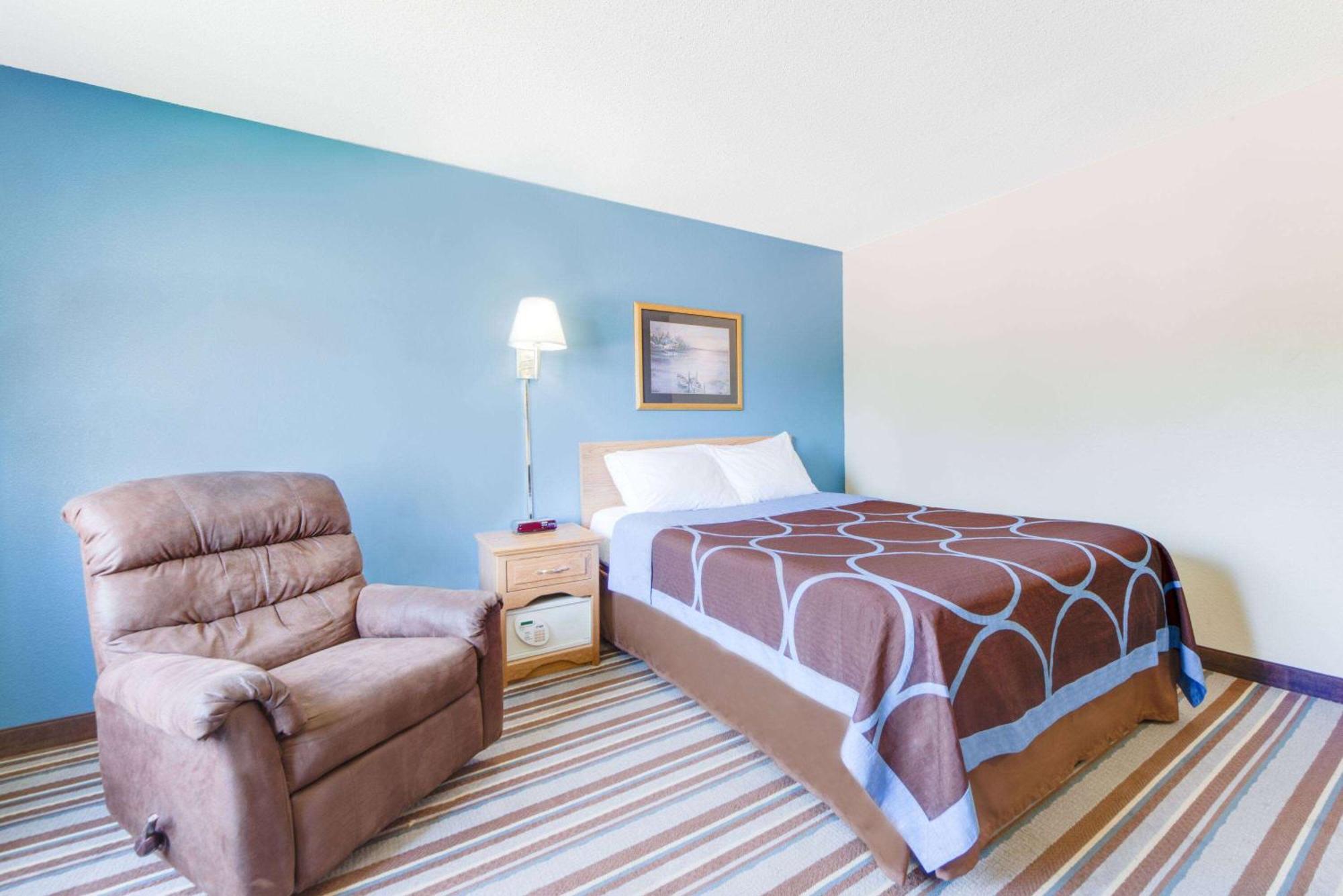 Super 8 By Wyndham Hotel
